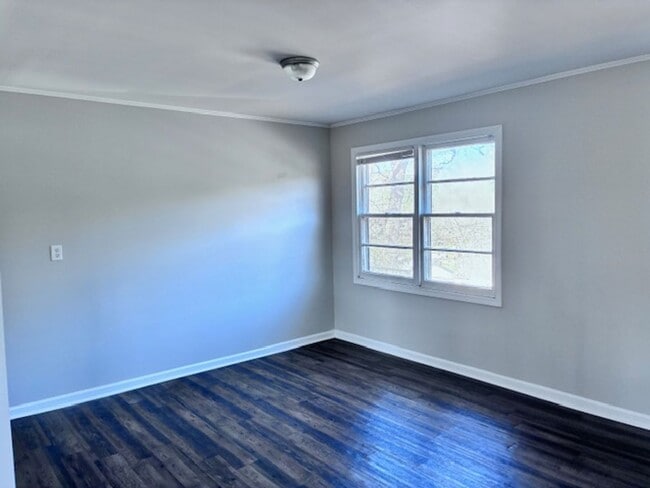 Building Photo - 70 Lakeside Dr