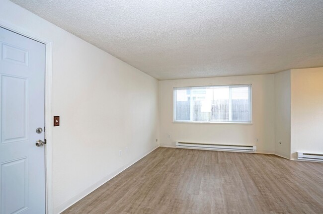 Building Photo - Charming Ground-Level 2-Bedroom Apartment ...