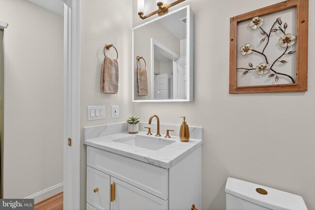 Building Photo - 700 Kahn Pl