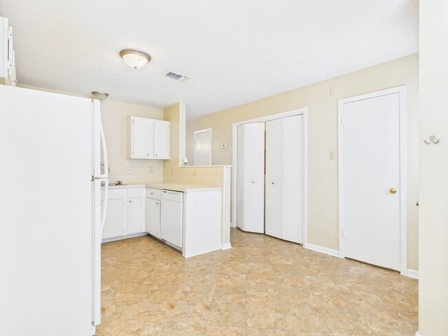 Building Photo - 700 San Pedro Dr