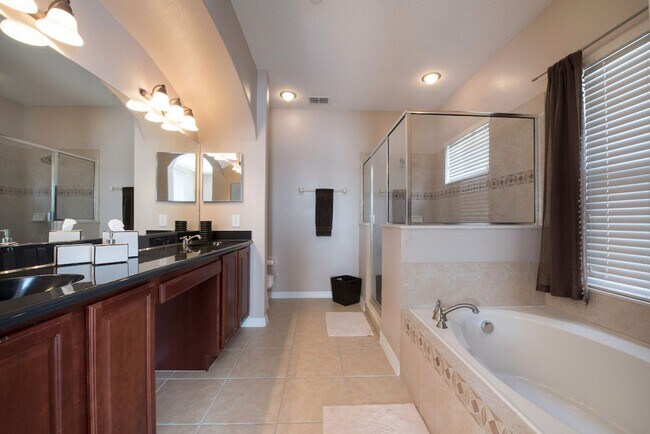 Building Photo - Large, Executive style 3/2.5 Lakefront/POOL Home in East Park of Lake Nona