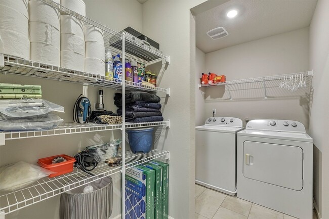 Building Photo - New 4 bedroom, 2.5 bath home in NW McMinnville