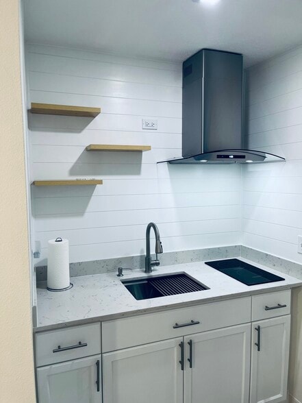 Building Photo - 1534 SW Jacksonville Ave