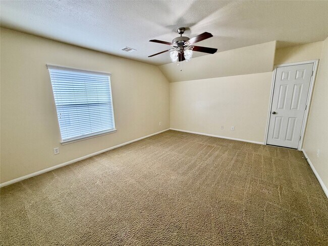 Building Photo - 25206 Auburn Terrace Dr