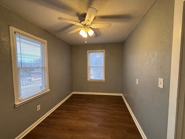 Building Photo - Charming 4BR 1BA Home w/ Wide Yard in Independence