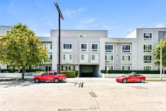 Building Photo - 10878 Bloomfield St