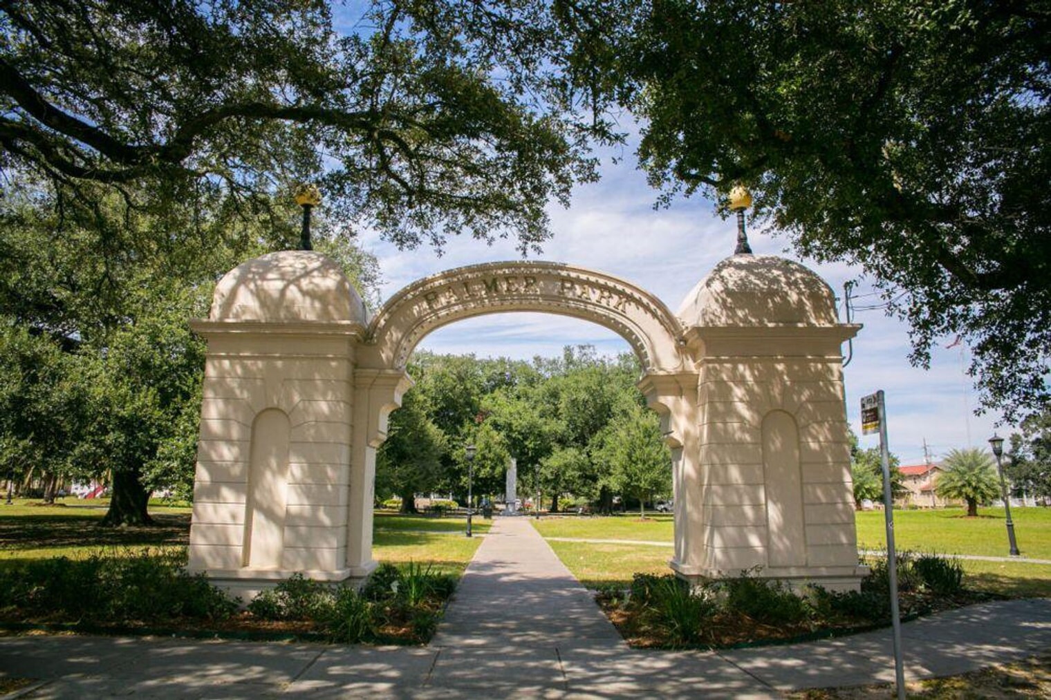 Building Photo - 201 Magazine St