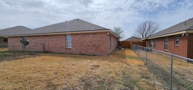 Building Photo - Beautiful 3bed/2bath Duplex near Clear Cre...