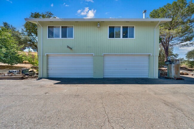Building Photo - Updated 2 Bedroom Home on 20 Acres in Shin...