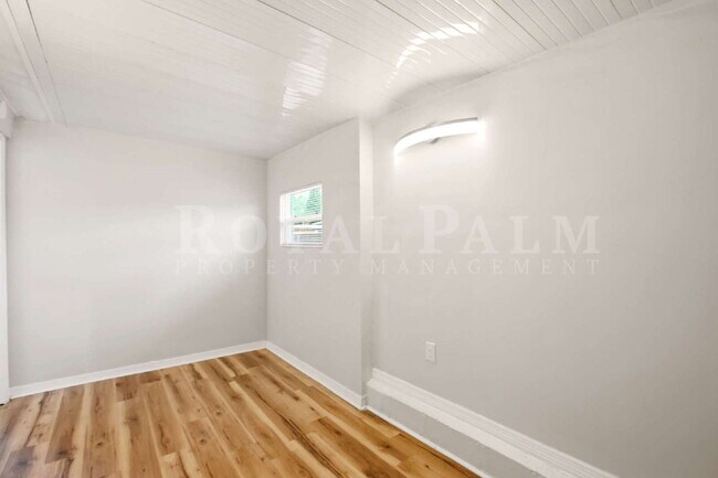 Building Photo - North Fort Myers has 99 Problems but this 1/1 Isn't It!