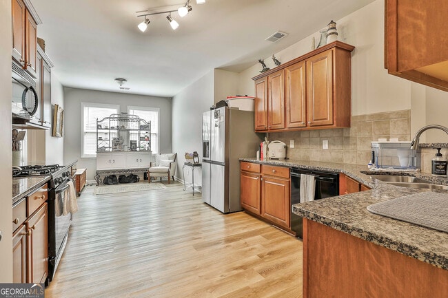 Building Photo - 205 Inverness Ave