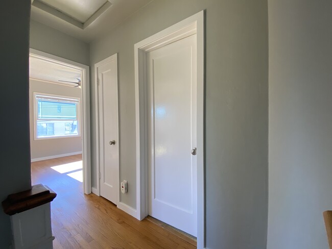 Hallway-View 1 - 1410 Glenfield Ave