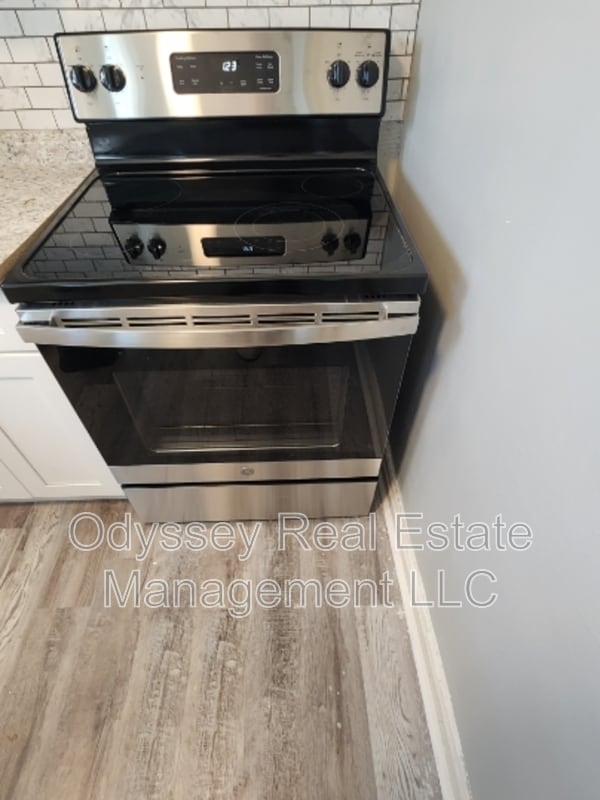 Building Photo - 206 W Spencer Ave