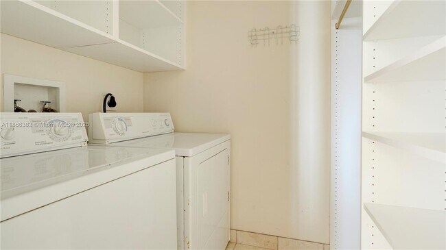 Building Photo - 3370 Hidden Bay Dr