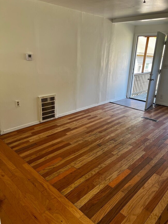 Building Photo - 5218.5 Elm St