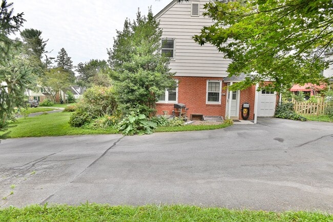 Building Photo - Beautiful Single Family in Bellevue Park