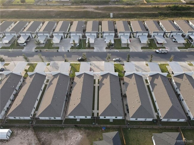 Building Photo - 18 Angelina Dr