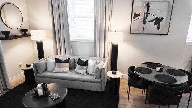 Building Photo - 1424 N Park Pl