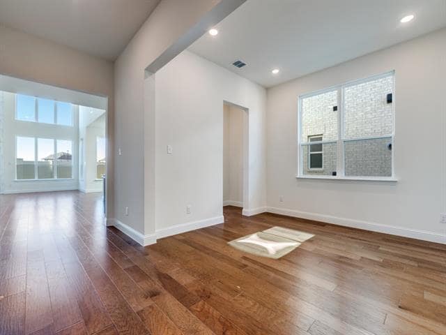 Building Photo - 604 Verona Dr