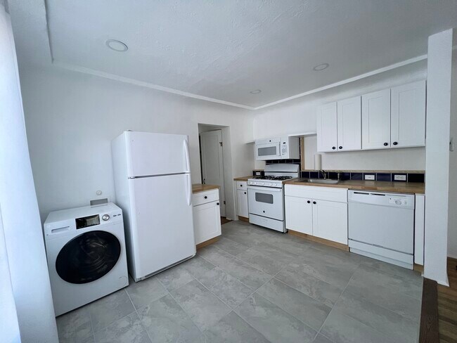 Building Photo - 504 Kathryn Ave