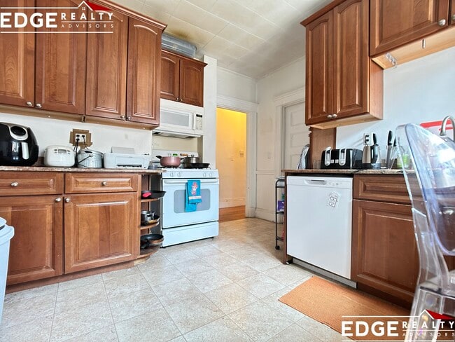 Building Photo - 348 Faneuil St