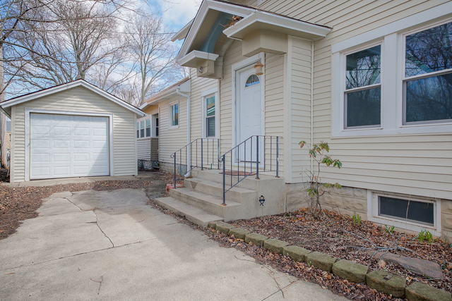 Building Photo - 221 Elm St