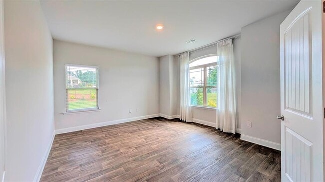 Building Photo - 6055 Creekside View Ln