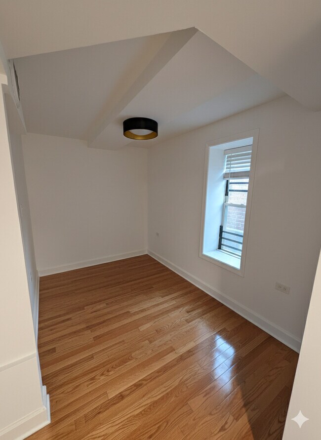 Building Photo - 1362 N Bosworth Ave