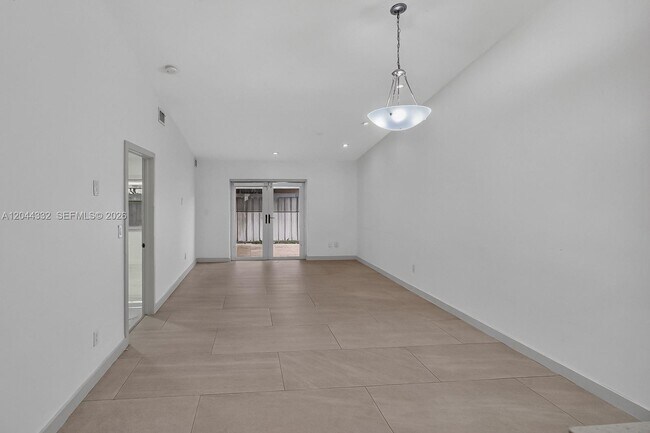 Building Photo - 2141 W 53rd St