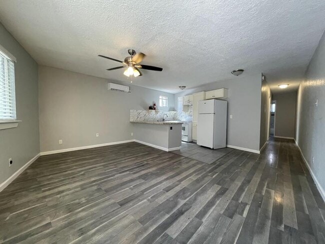 Building Photo - 4811 Oakland St