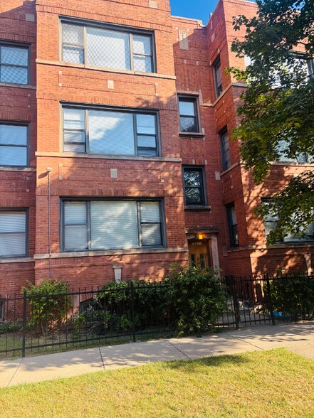 Primary Photo - 708 E 80th St