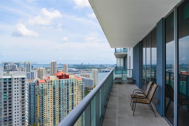 Building Photo - 1300 Brickell Bay Dr