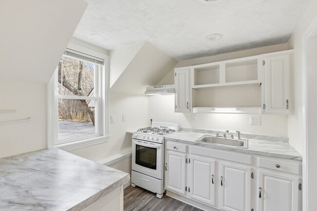 Building Photo - 294 Great Rd