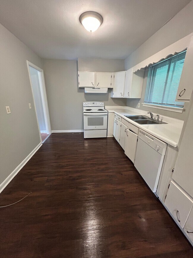 Building Photo - 3715 Rollingwood Dr