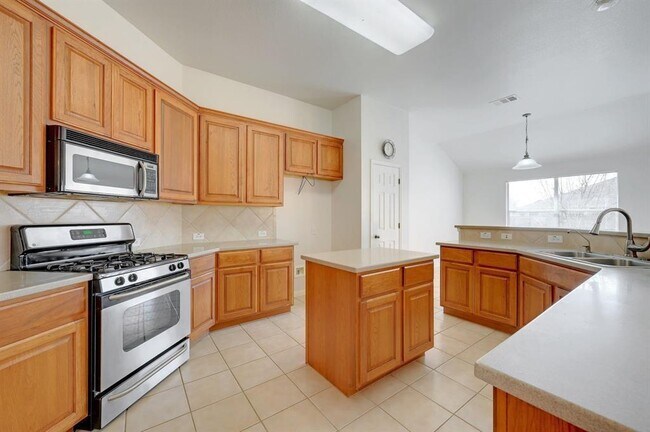 Building Photo - 917 Old Wick Castle Way