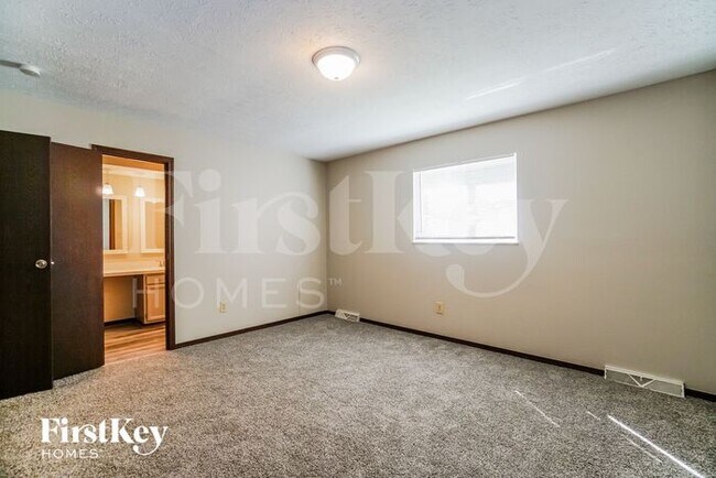 Building Photo - 627 Presidential Way