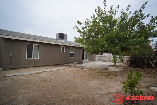 Building Photo - Lovely Home in East Bakersfield!