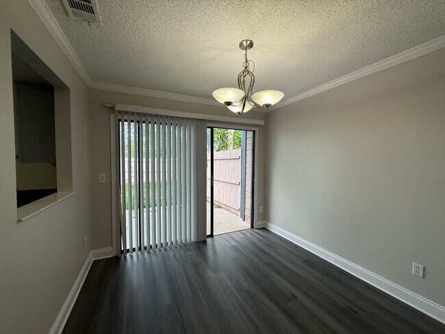 Building Photo - 2/2 Town Home in Casselberry