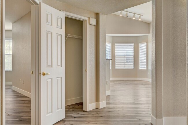 Building Photo - 10550 W Alexander Rd