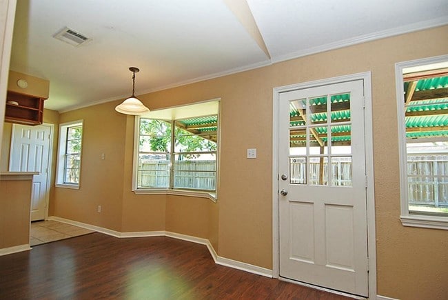 Building Photo - 16338 Autumn Wind Dr