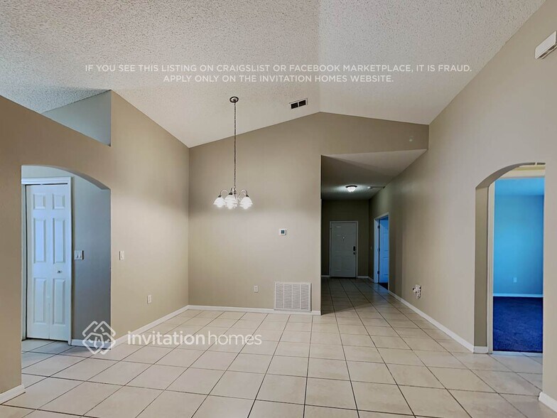 Building Photo - 110 China Berry Cir