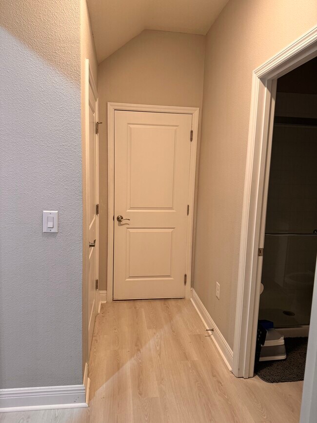 Building Photo - 10916 Honor Rd