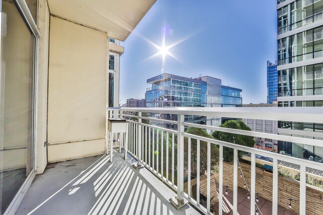 Building Photo - 1400 S Michigan Ave