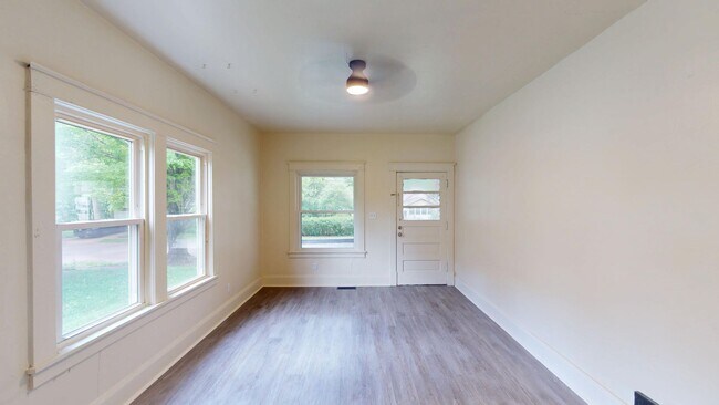 Building Photo - 210 Perry St