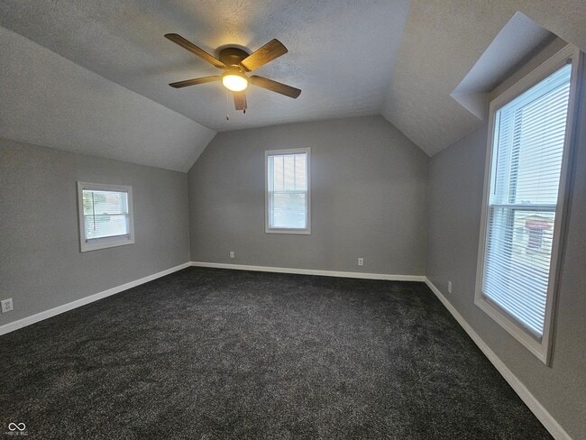 Building Photo - 335 W 4th St