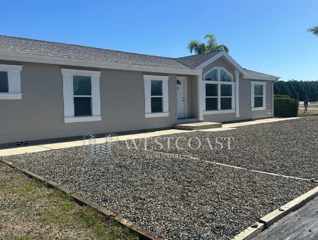 Building Photo - 41644 Valencia Way