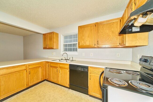 Building Photo - Sweet 3 Bedroom 2.5 Bath in Popular Maple Grove Estates