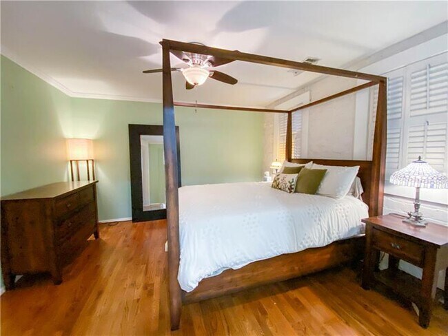 Building Photo - 1026 St Charles Ave NE