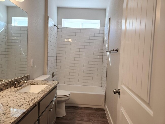 Building Photo - 303 Winston Dr