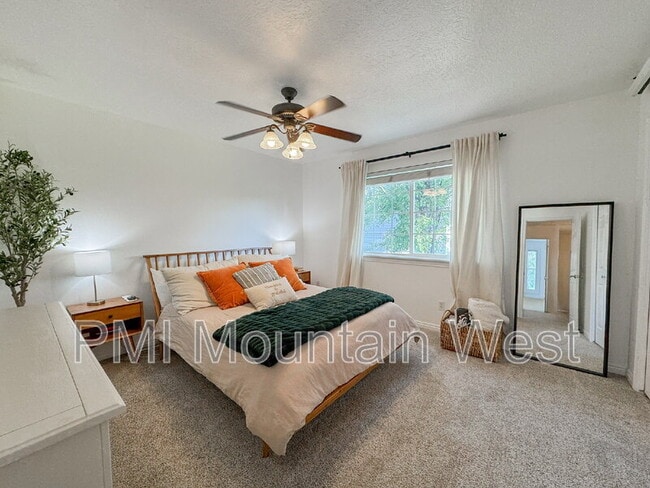 Building Photo - 446 E Parkside Cir